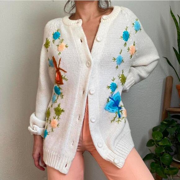 Vintage butterfly and floral cardigan - Picture 3 of 8